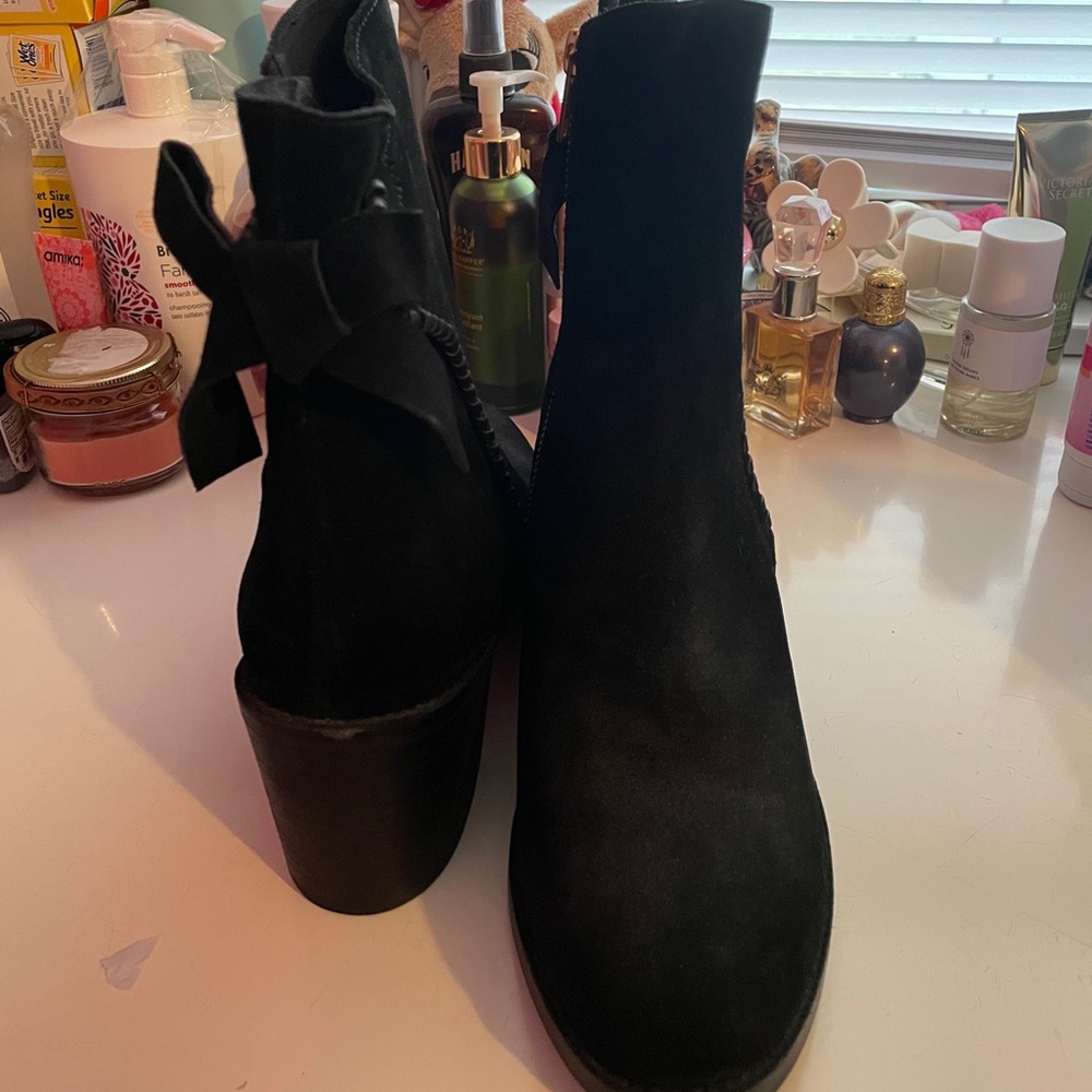 NWOT BLACK UGG BOOTS WITH BOW